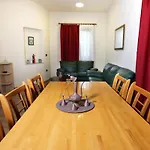 Bujtina Tushaj Lezhë