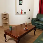 Bujtina Tushaj בית כפרי