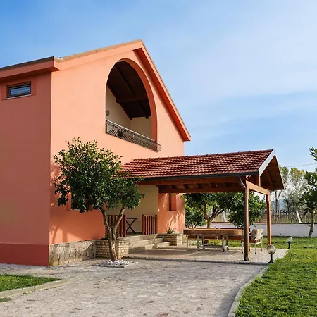 Bujtina Tushaj Landhuis