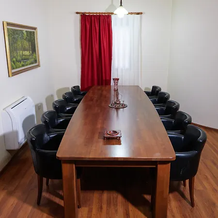 Bujtina Tushaj * Lezhë