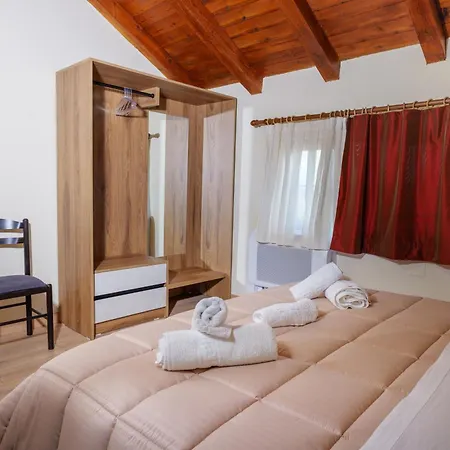 Bujtina Tushaj Lezhë