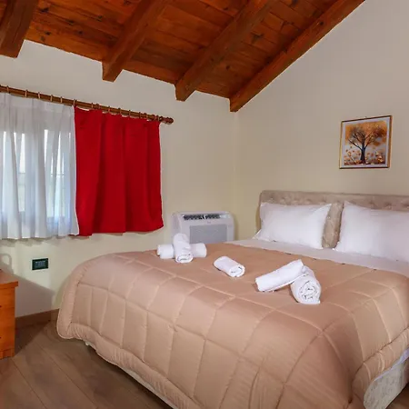 Bujtina Tushaj Landhuis *