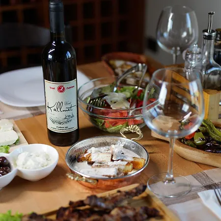 Bujtina Tushaj Lezhë