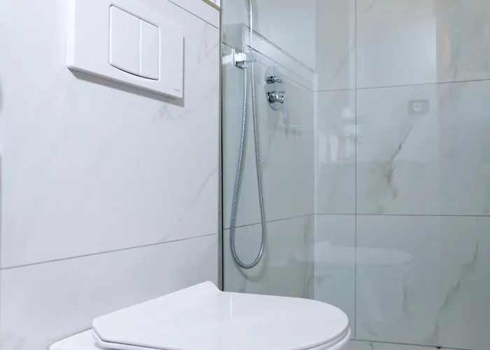 Bujtina Tushaj * Lezhë