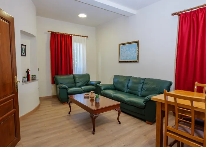 Bujtina Tushaj Lezhë